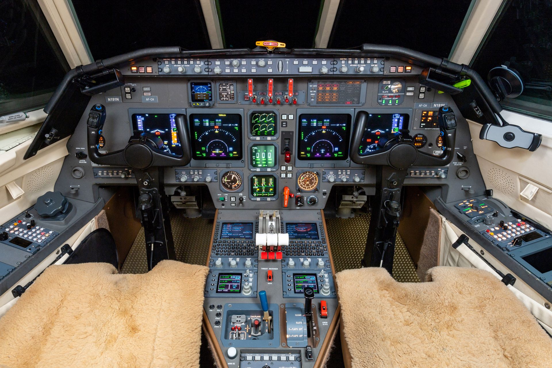 Falcon_50EX_N191N_Cockpit_Hres