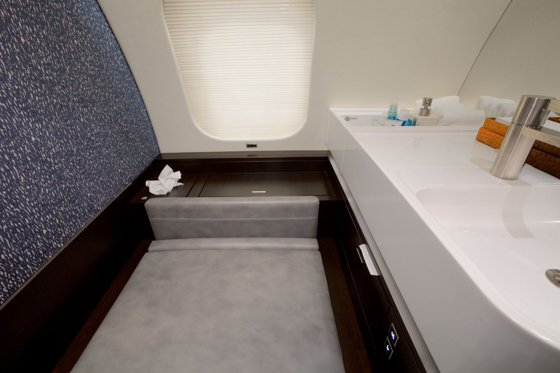 AFT LAV SEAT